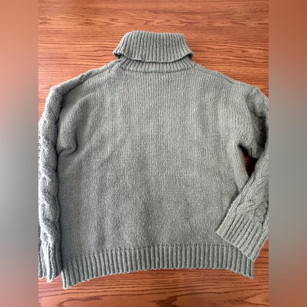 Woven Heart sage green chunky knit turtleneck sweater size medium - Picture 4 of 5